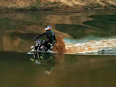 Una moto que funciona bajo el agua